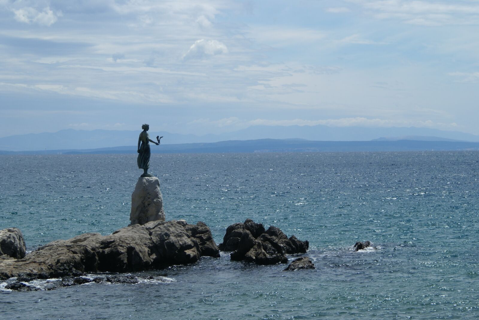Sony Alpha DSLR-A100 sample photo. Sea, sun, water photography