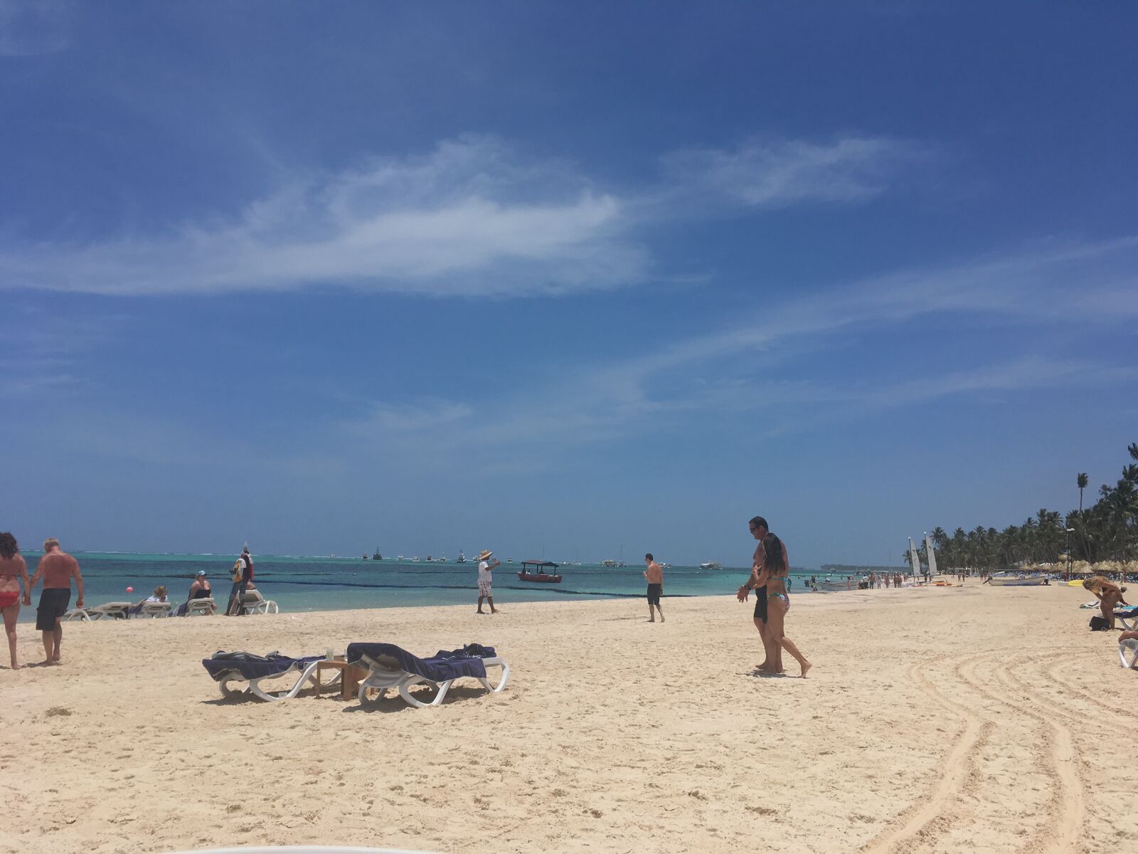 iPhone SE back camera 4.15mm f/2.2 sample photo. Playa, verano, mar photography