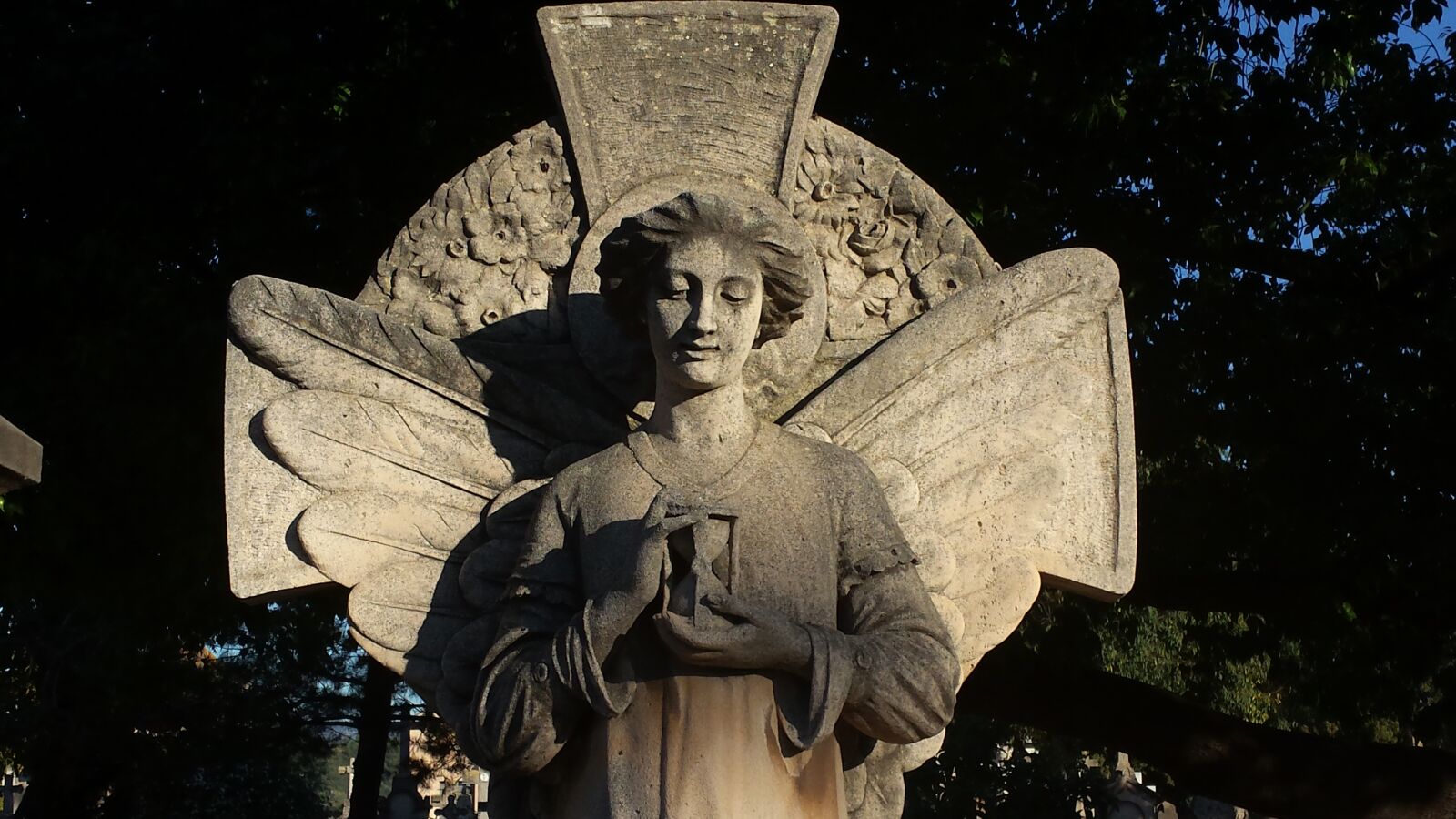 Samsung Galaxy S4 sample photo. Angel, cemetery, sculpture photography