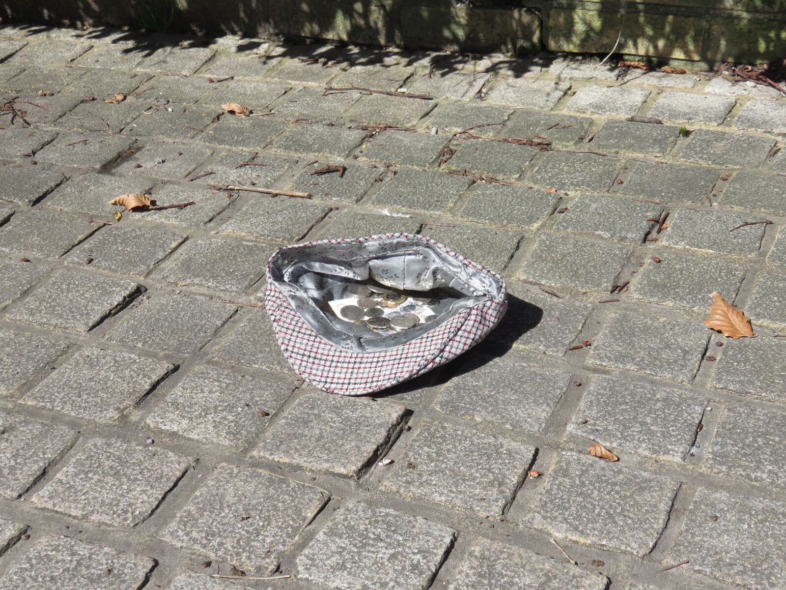 Canon PowerShot SX700 HS sample photo. Hat, cap, busker photography