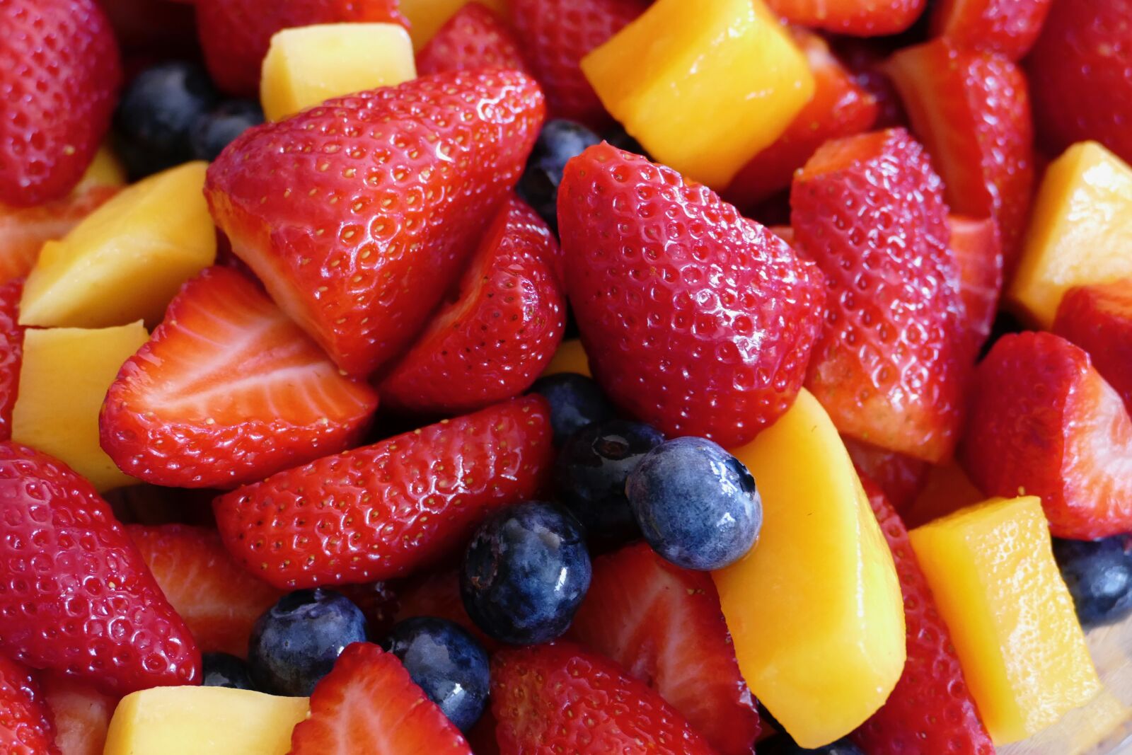 Panasonic Lumix DMC-FZ1000 sample photo. Fruit, fruit salad, colour photography