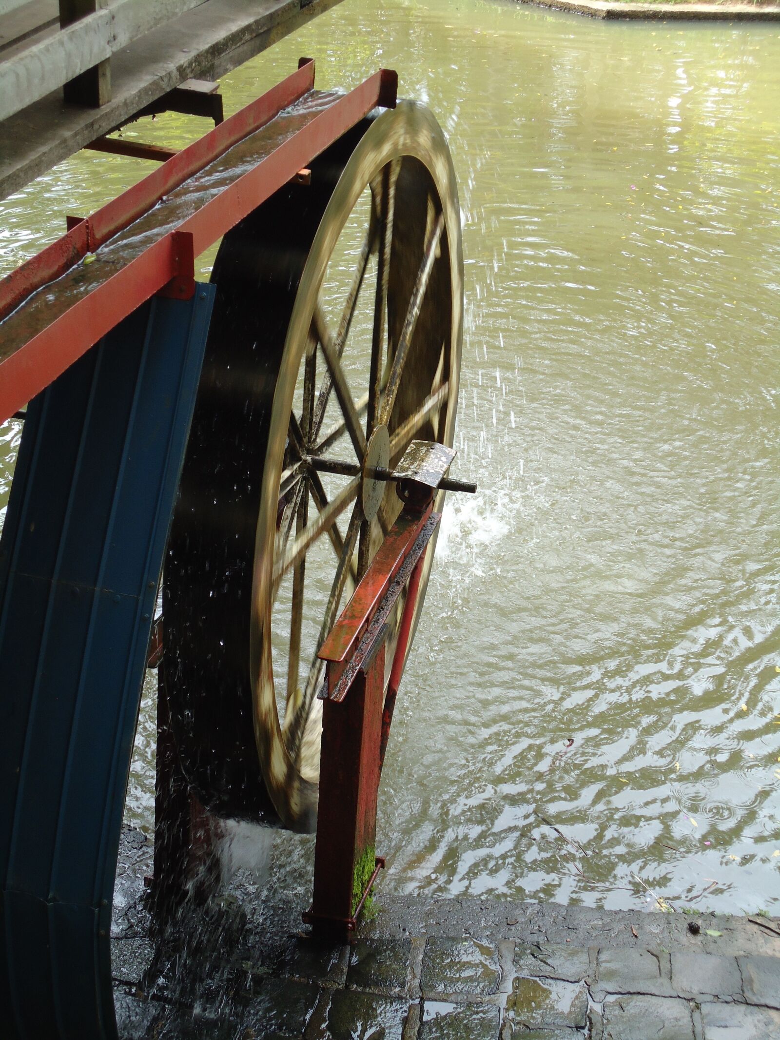 Sony Cyber-shot DSC-W320 sample photo. Wheel, water, waterwheel photography