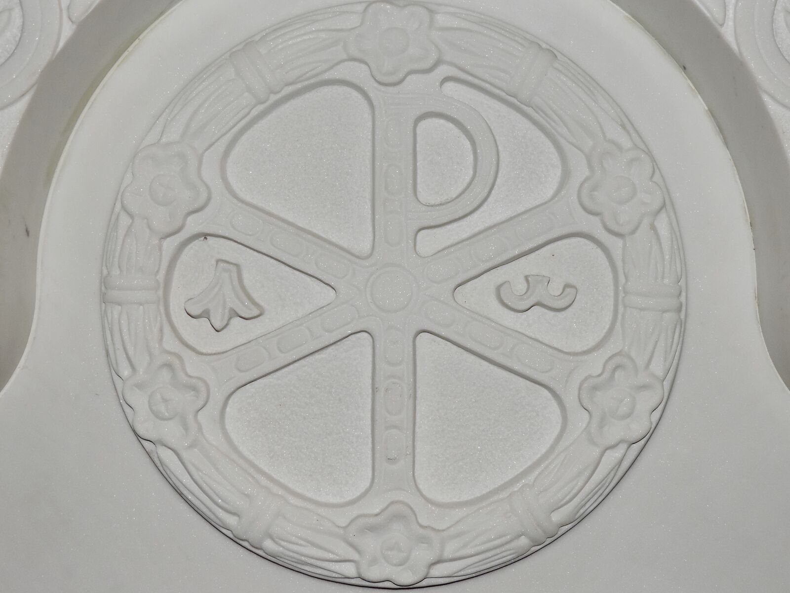 Nikon Coolpix P520 sample photo. Circle, handmade, marble, sign photography