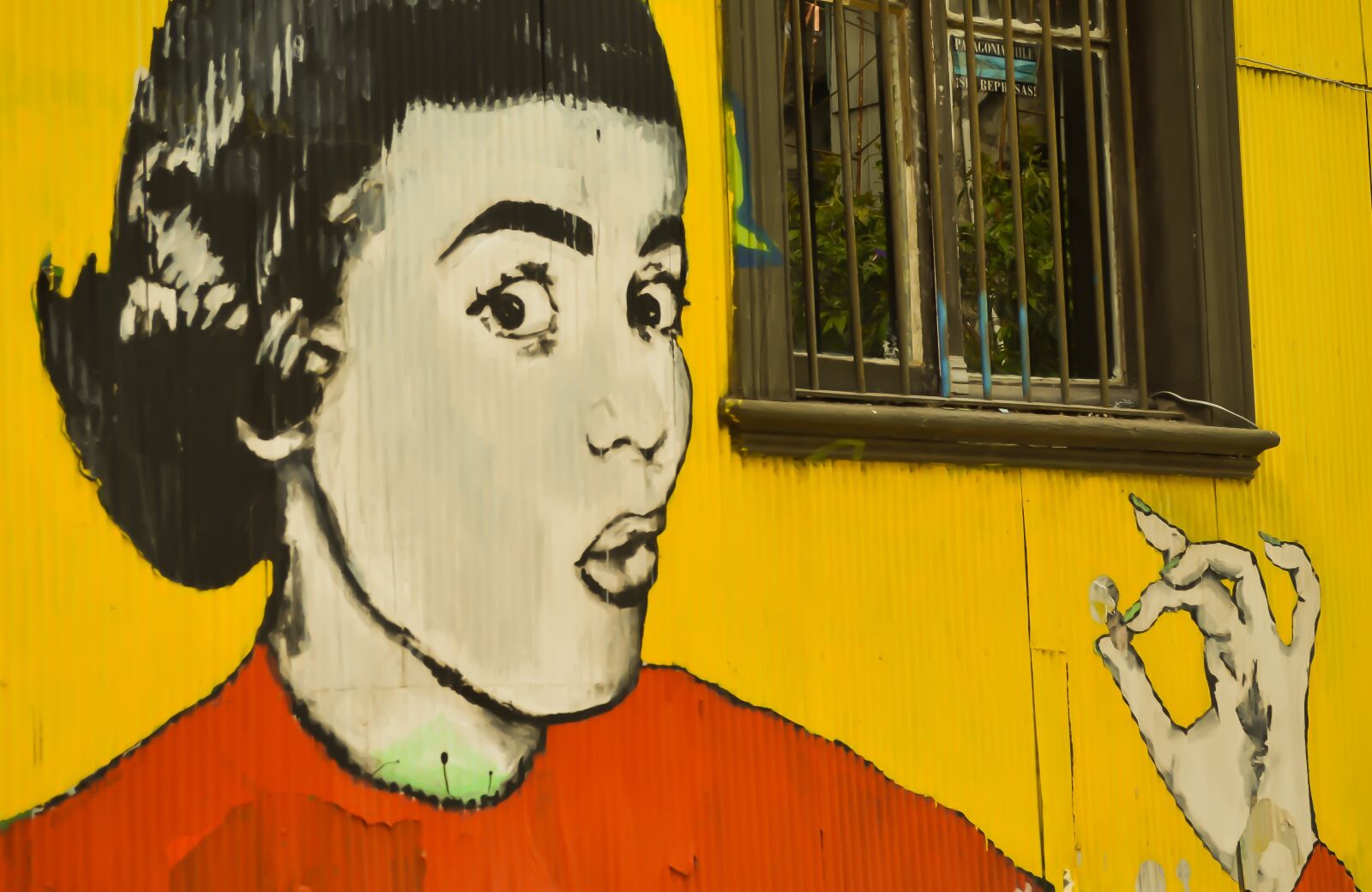 Nikon D5100 sample photo. Graffiti, art, surprise photography