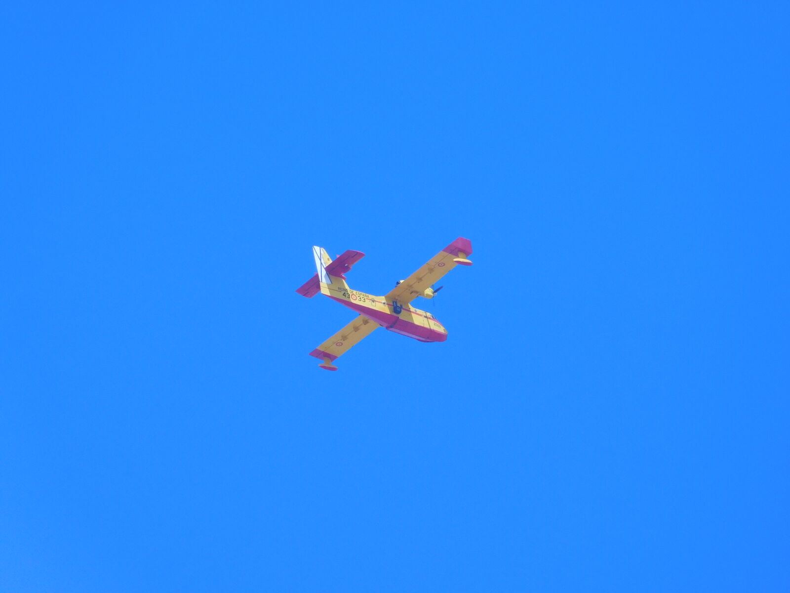 Nikon Coolpix B500 sample photo. Airplane photography