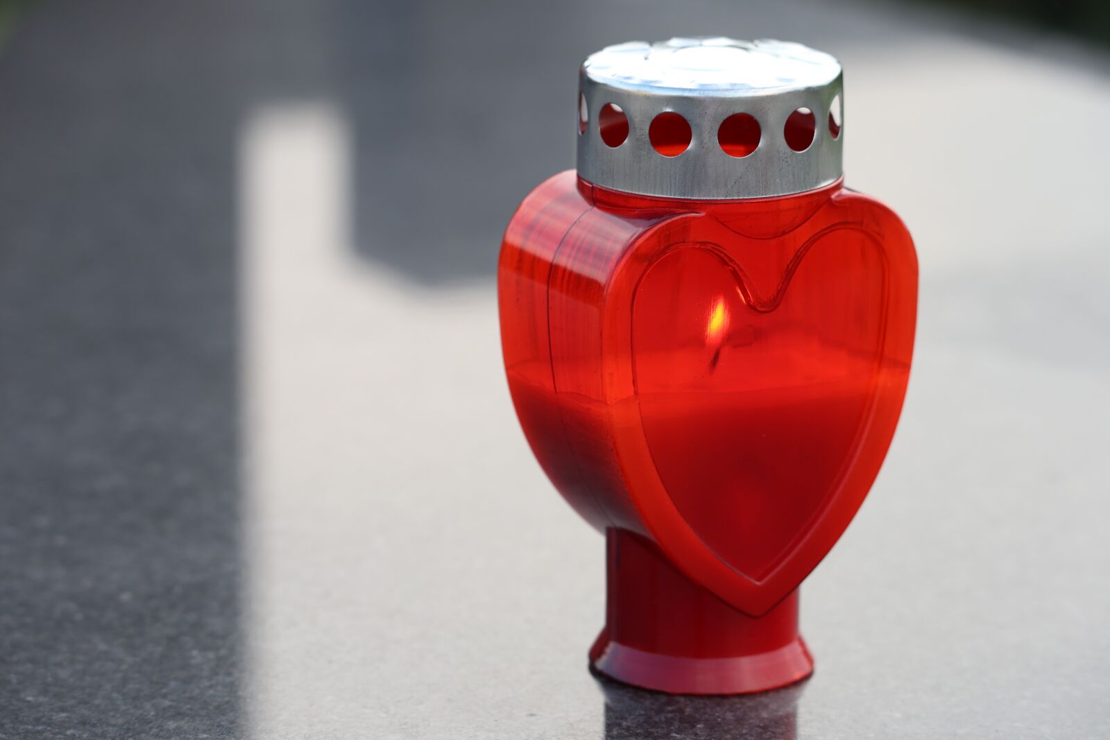 Canon EF 70-300 F4-5.6 IS II USM sample photo. Candle, heart, red photography