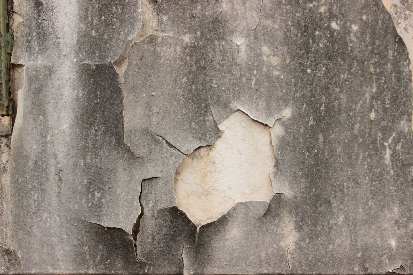 Canon EOS 600D (Rebel EOS T3i / EOS Kiss X5) sample photo. Cracked, wall, ruin photography