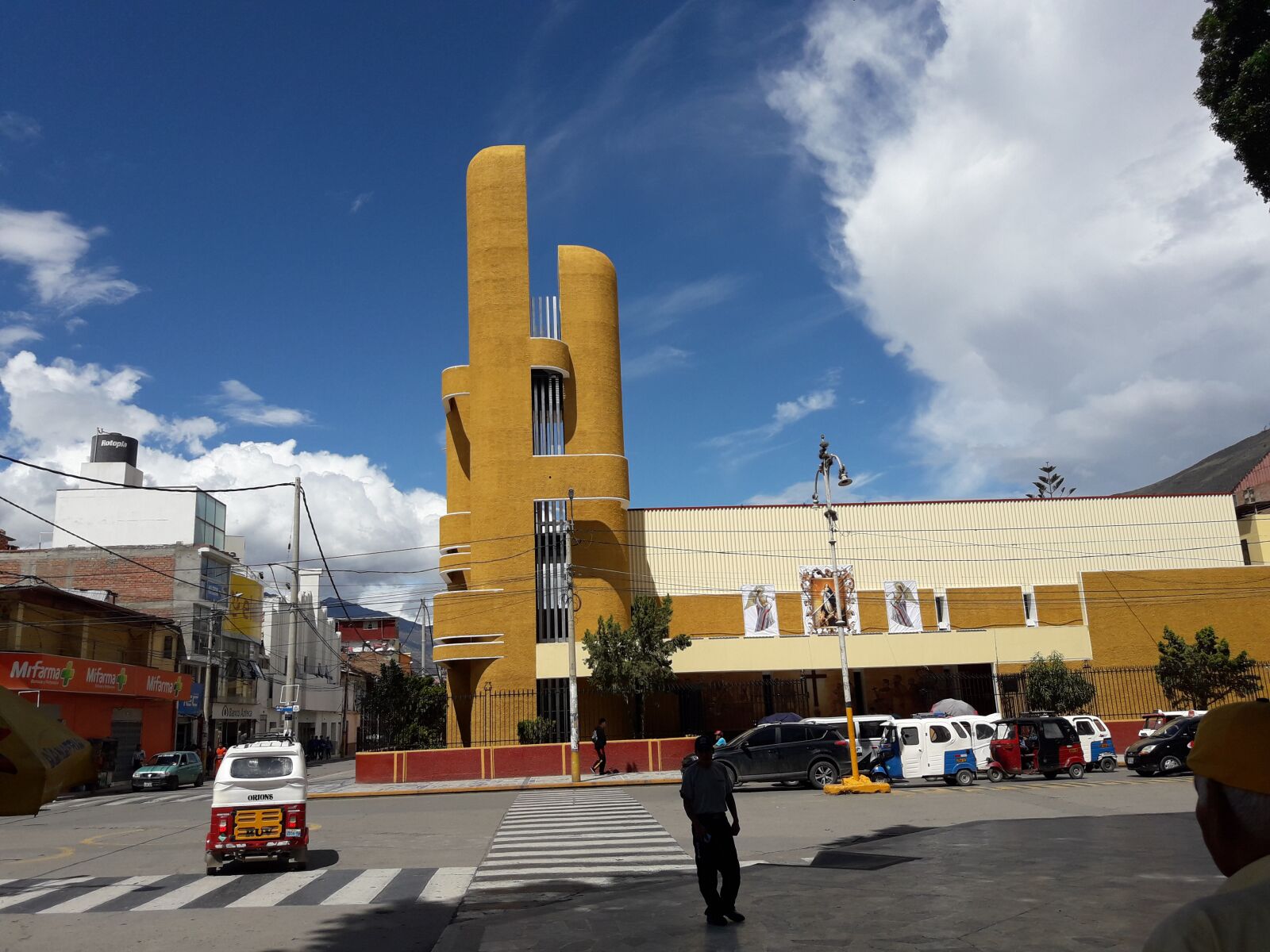 Samsung Galaxy J7 Neo sample photo. Plaza armas, huanuco, peru photography