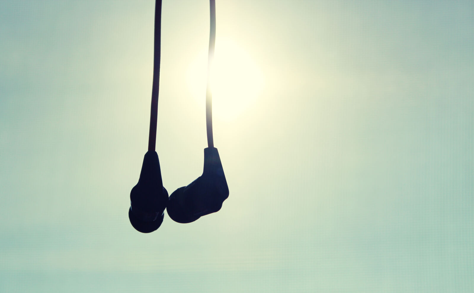 Canon EOS 600D (Rebel EOS T3i / EOS Kiss X5) sample photo. Headphones, music photography