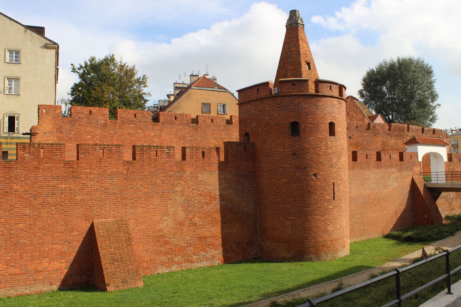 Canon EOS 600D (Rebel EOS T3i / EOS Kiss X5) sample photo. Warsaw, fortress, red bricks photography