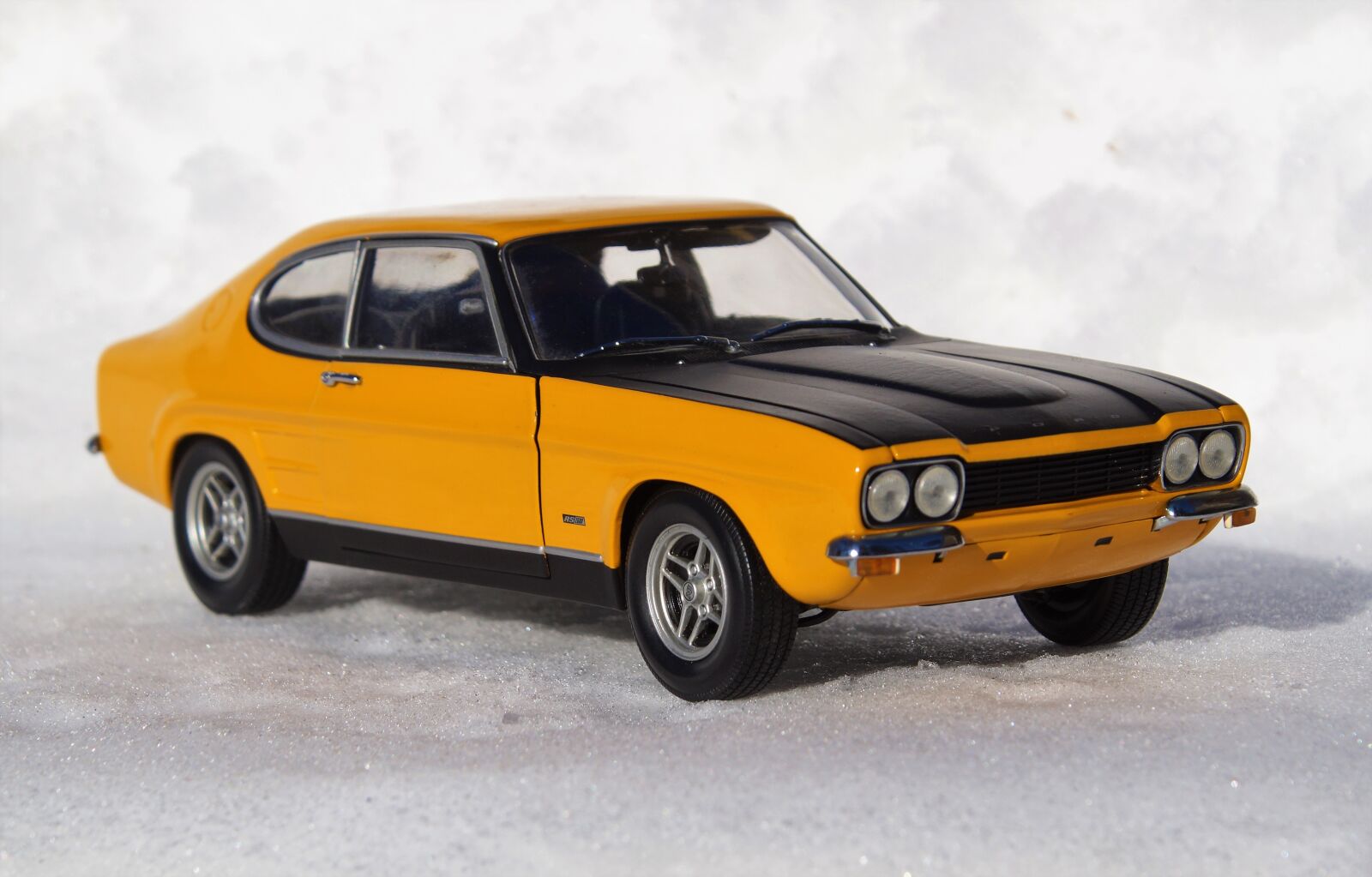 Sony DT 18-70mm F3.5-5.6 sample photo. Auto, model car, ford photography