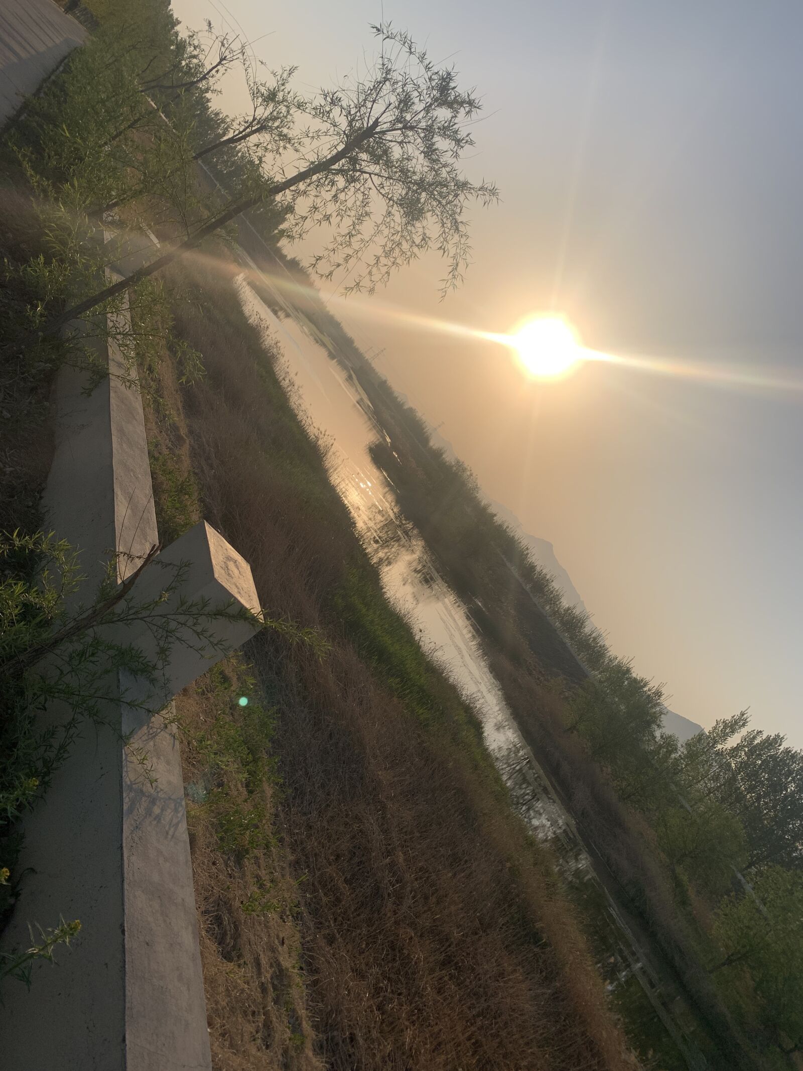 Apple iPhone XR sample photo. Sunrise, river, diagonal photography