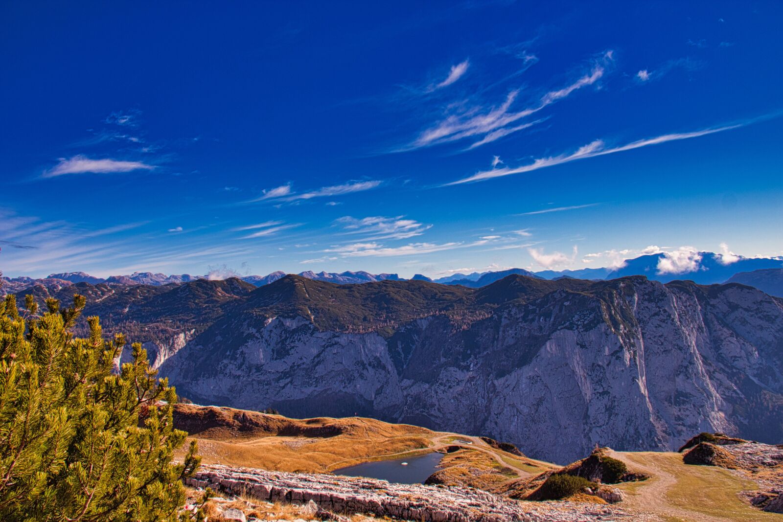 Canon EOS 700D (EOS Rebel T5i / EOS Kiss X7i) sample photo. Mountain, clouds, roads photography