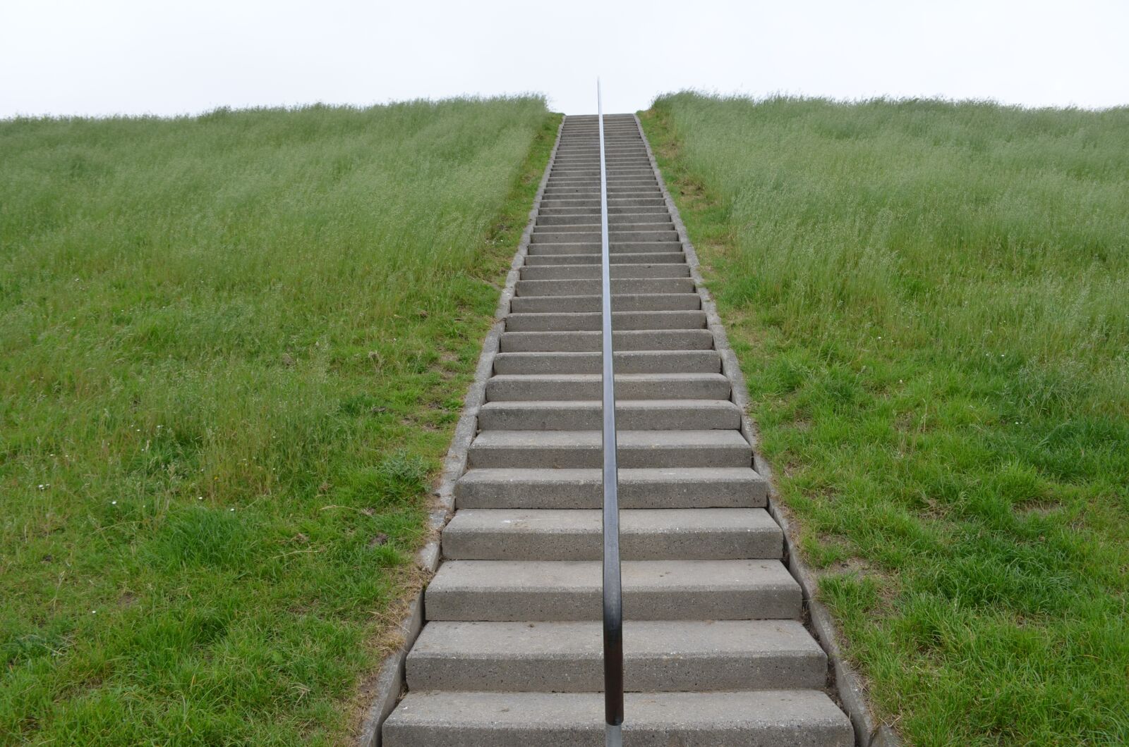 Nikon D5100 sample photo. Dike, north sea, stairs photography