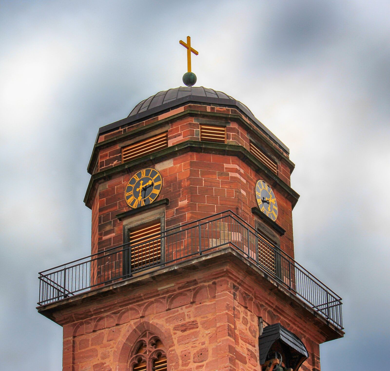 Canon EOS 550D (EOS Rebel T2i / EOS Kiss X4) sample photo. Tower, bell tower, church photography