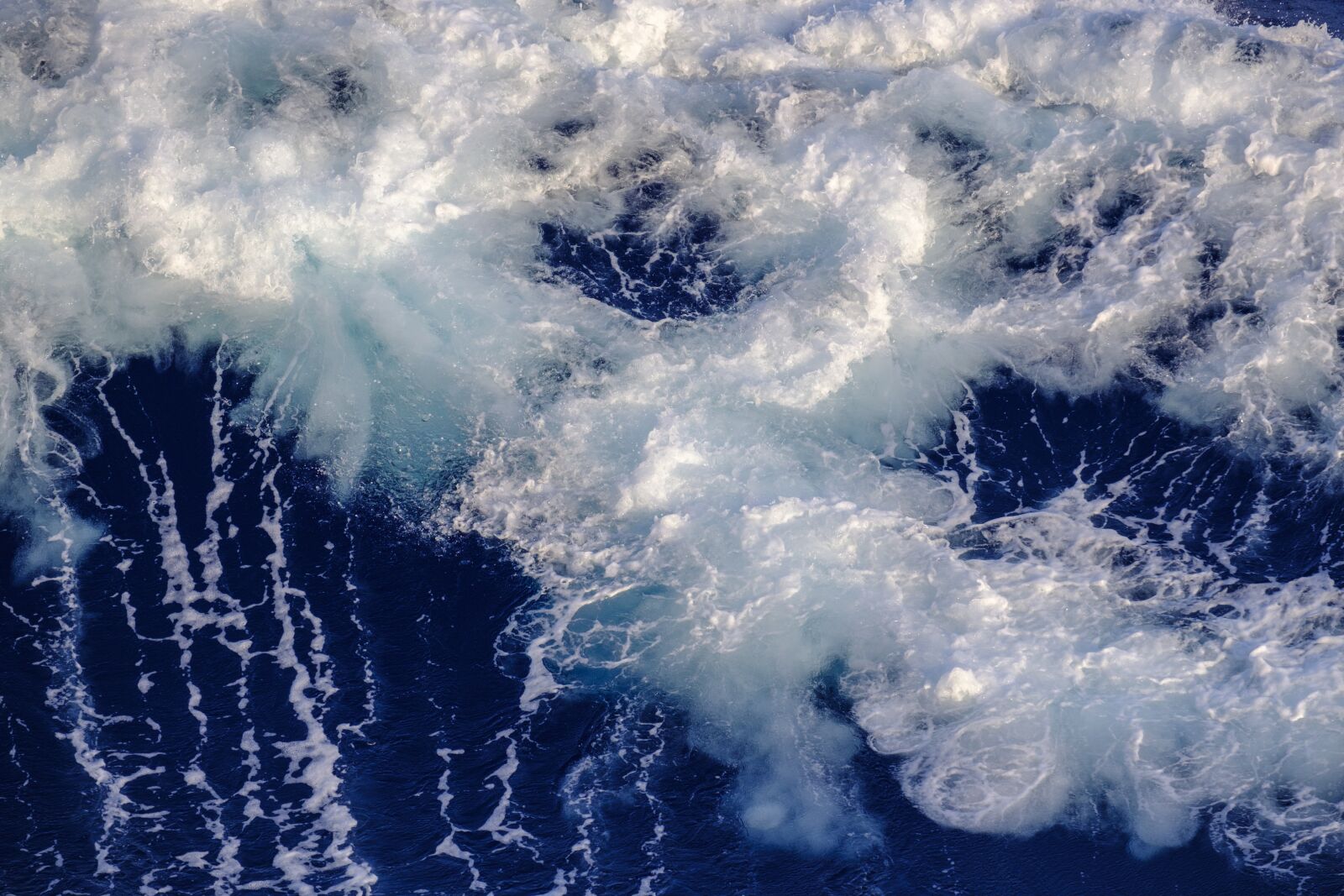 Fujifilm X-T2 + Fujifilm XF 55-200mm F3.5-4.8 R LM OIS sample photo. Wave, water, sea photography