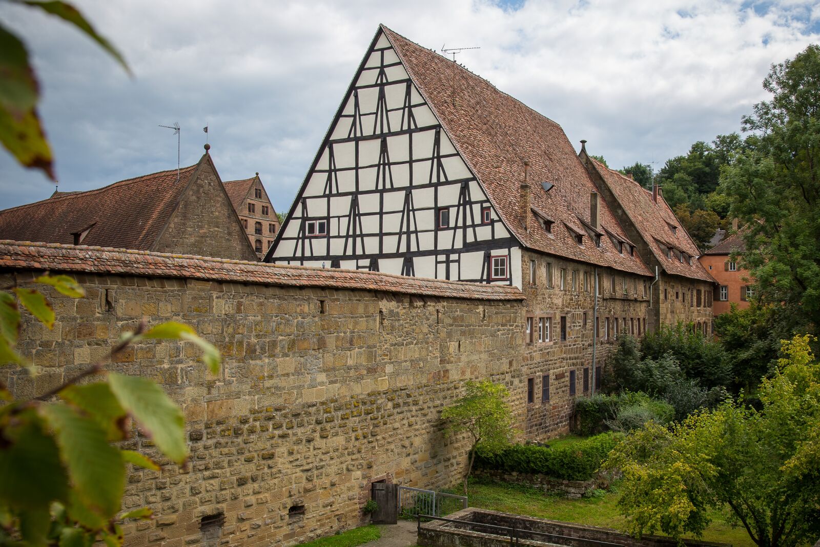 Canon EF 24-105mm F4L IS USM sample photo. Maulbronn, monastery, truss photography