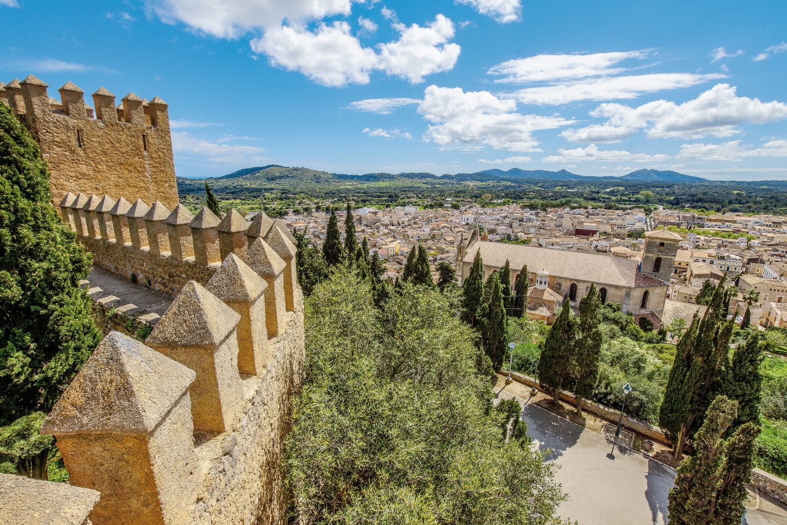 Sony SLT-A77 + 10-20mm F3.5 sample photo. Mallorca, arta, historic center photography