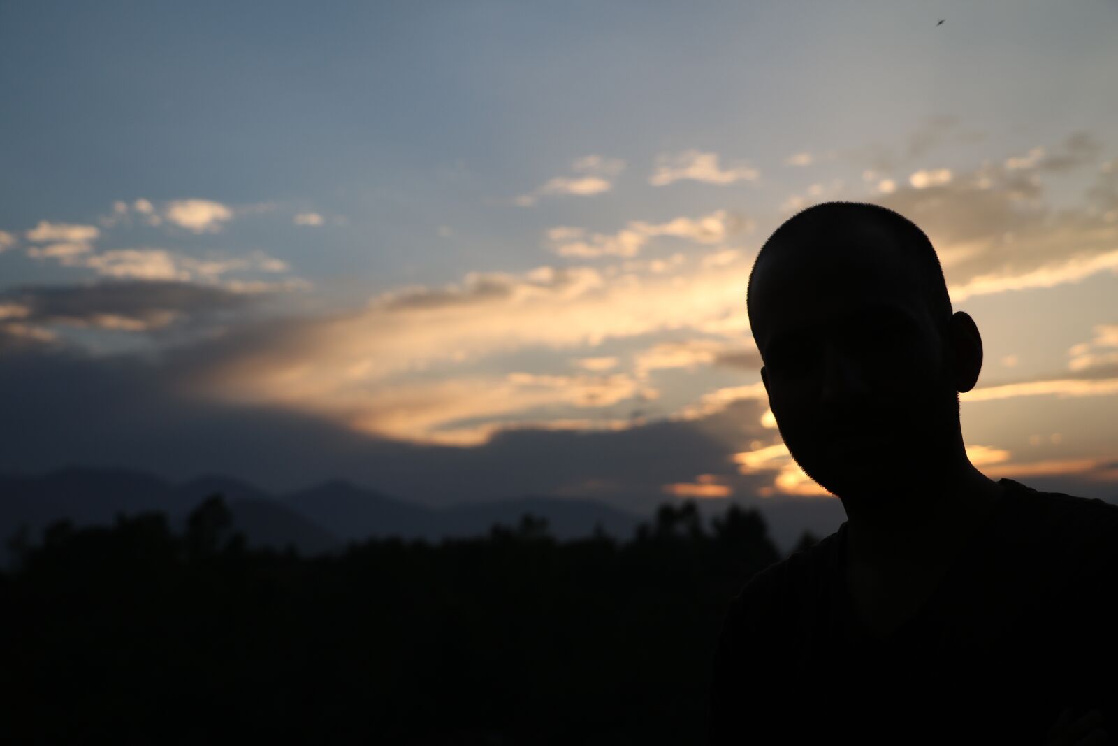 Canon EOS 750D (EOS Rebel T6i / EOS Kiss X8i) sample photo. Man, nature, sunset photography