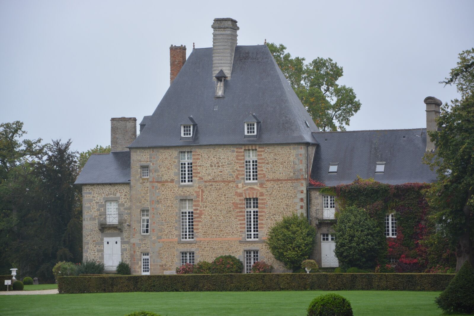Nikon D5200 sample photo. Remains, beautiful house, housing photography