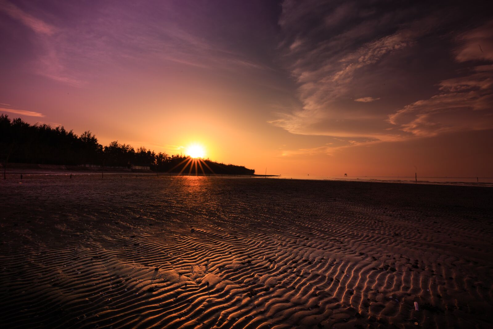 Canon EF 16-35mm F4L IS USM sample photo. The beach, sunset, sand photography