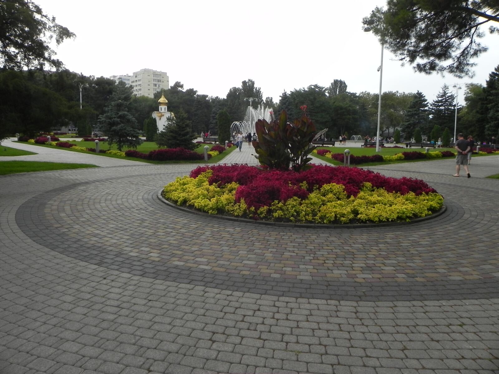 Nikon Coolpix P100 sample photo. Monument, flower bed, flowers photography