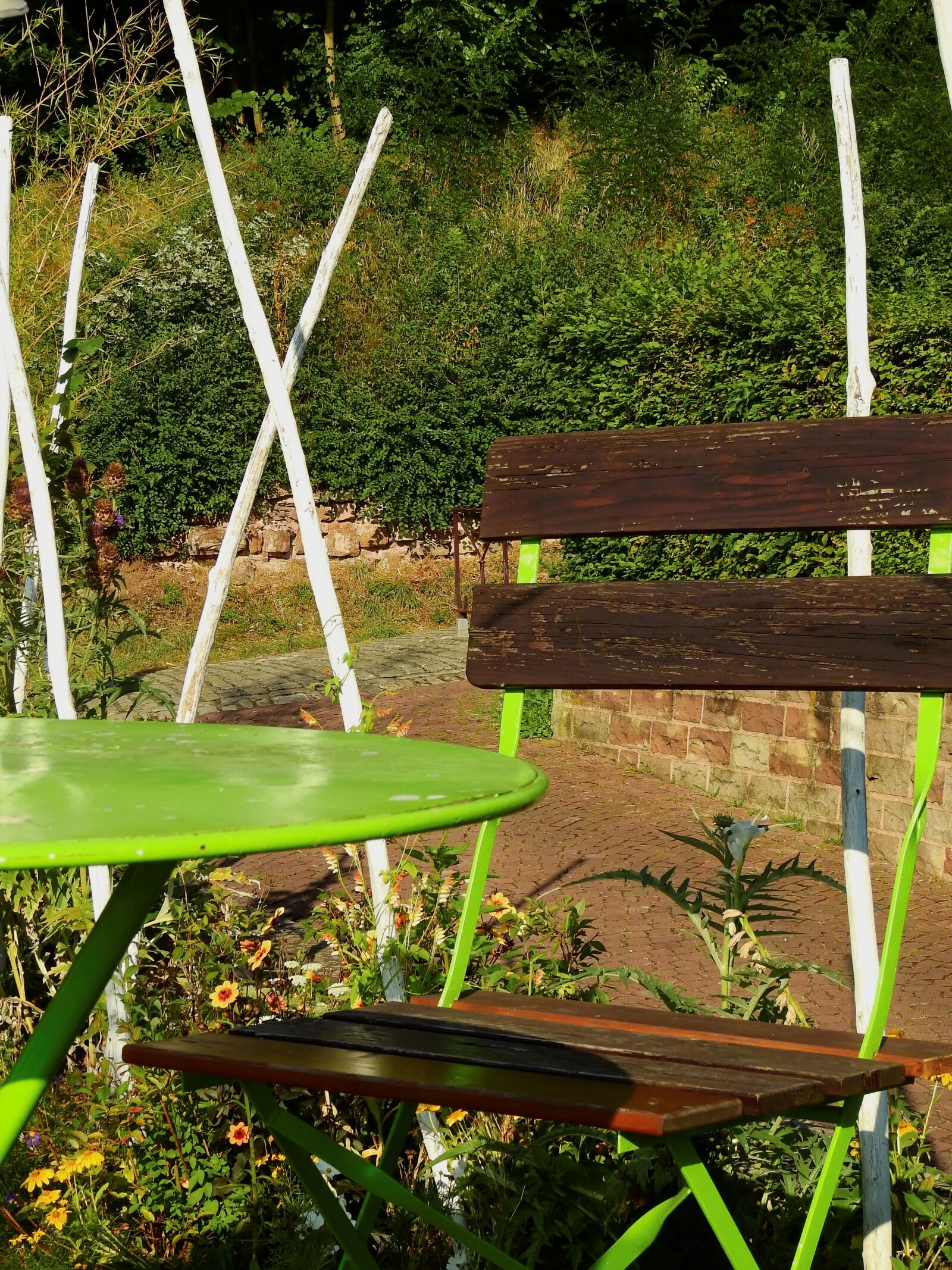 Nikon Coolpix P900 sample photo. Table, chair, garden photography