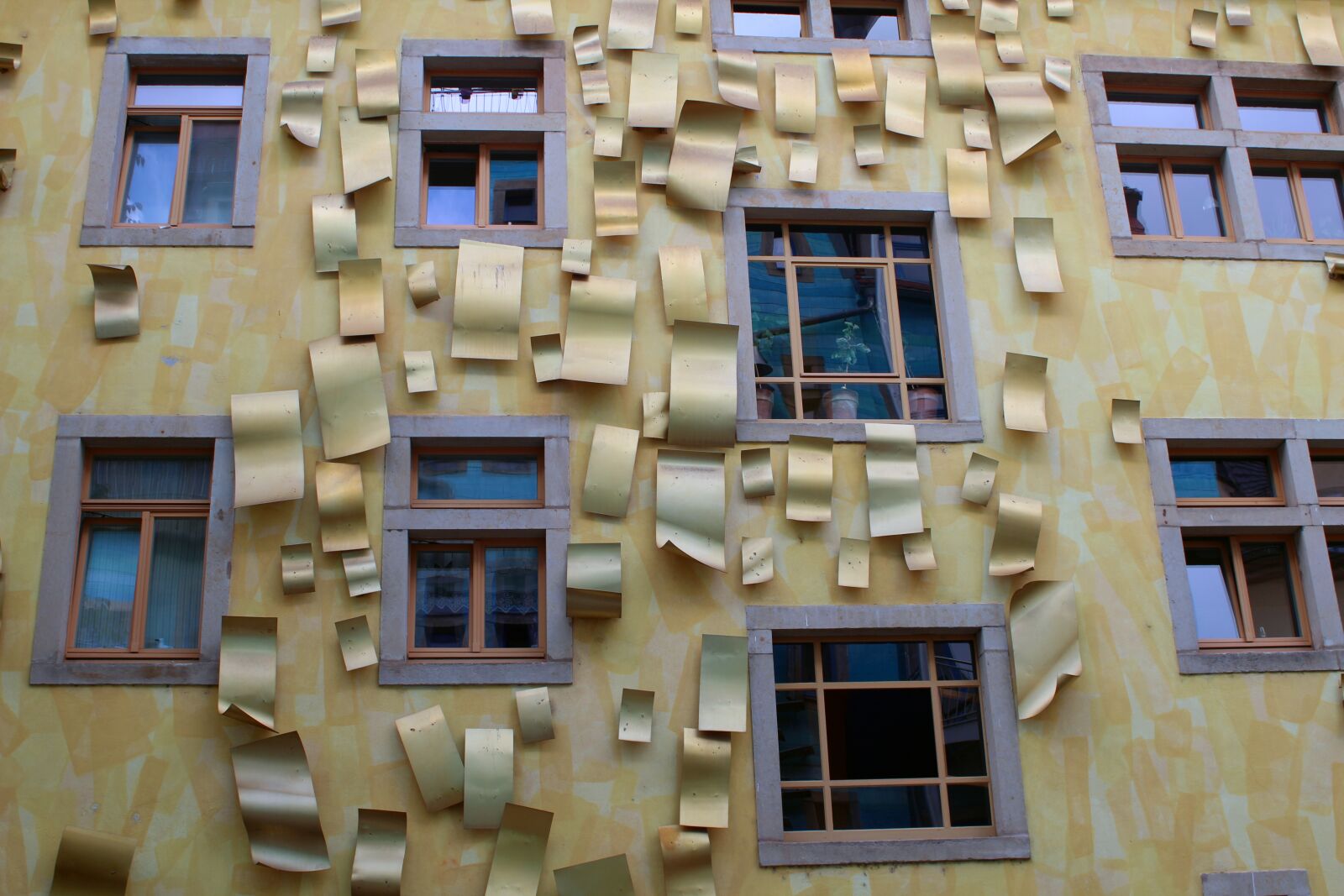Canon EF 28-80mm f/3.5-5.6 sample photo. Facade, gold, golden photography