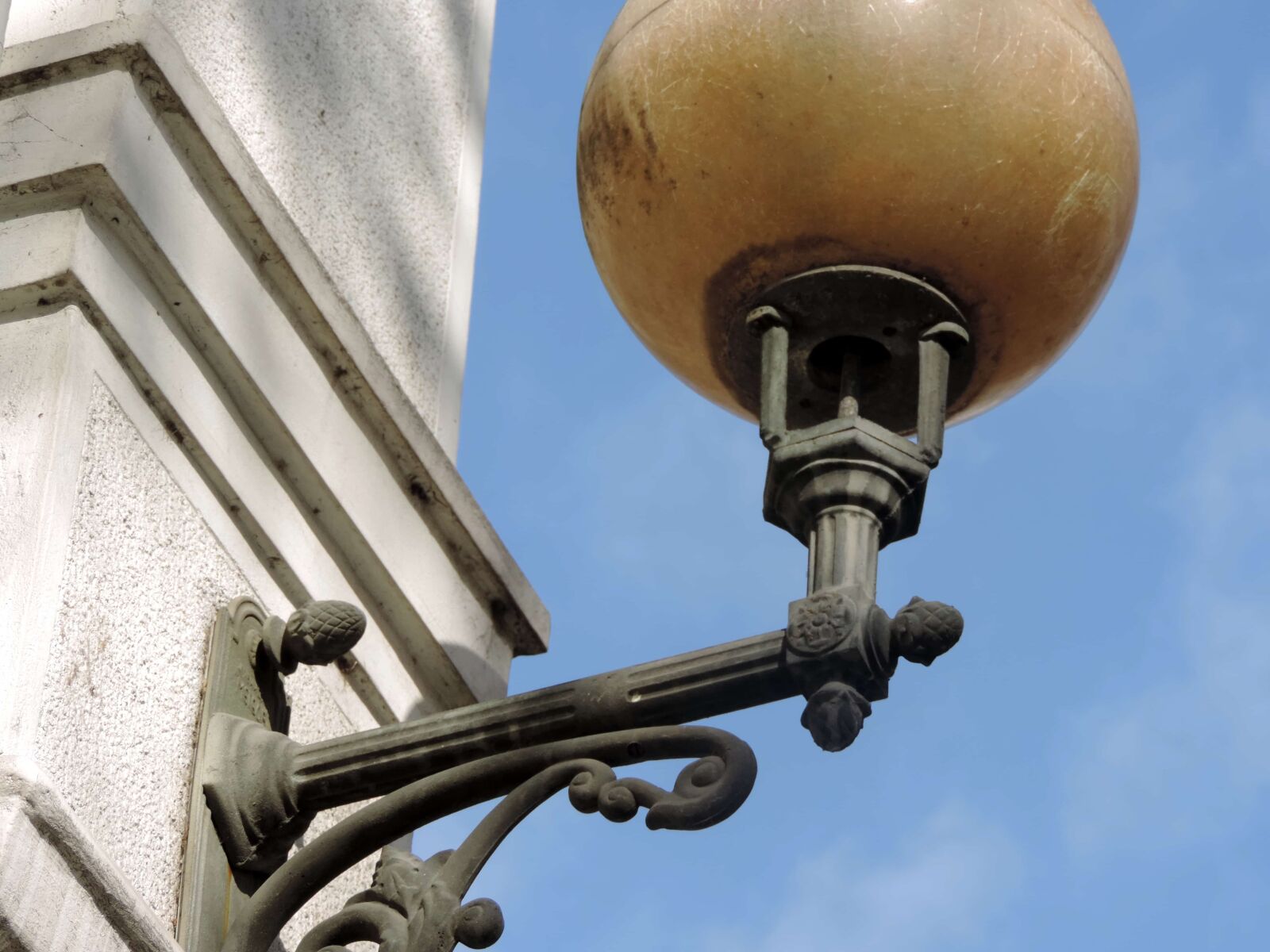 Nikon Coolpix P520 sample photo. Cast iron, lantern, architecture photography