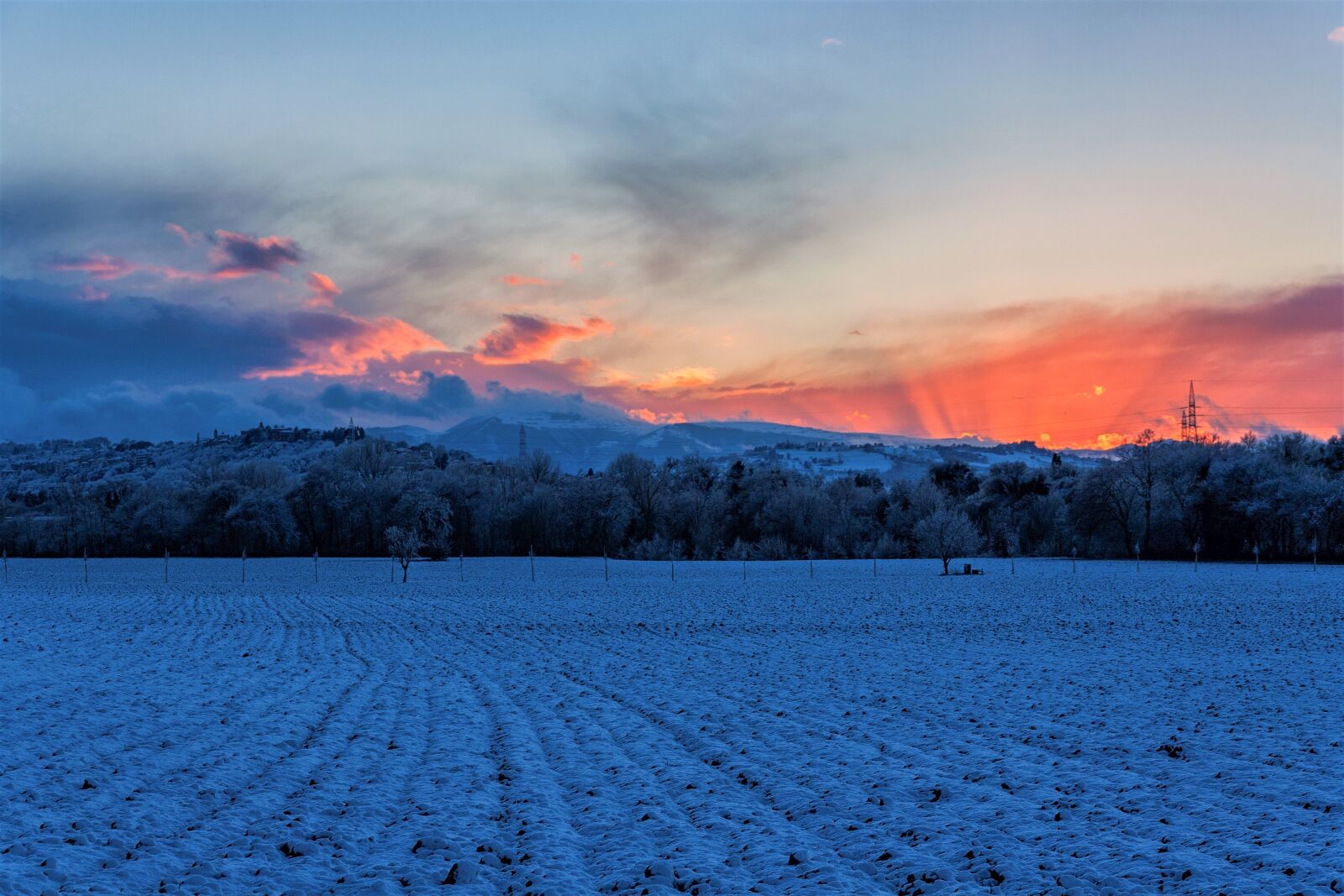 Canon EOS 1000D (EOS Digital Rebel XS / EOS Kiss F) sample photo. Winter, sunset, snow photography