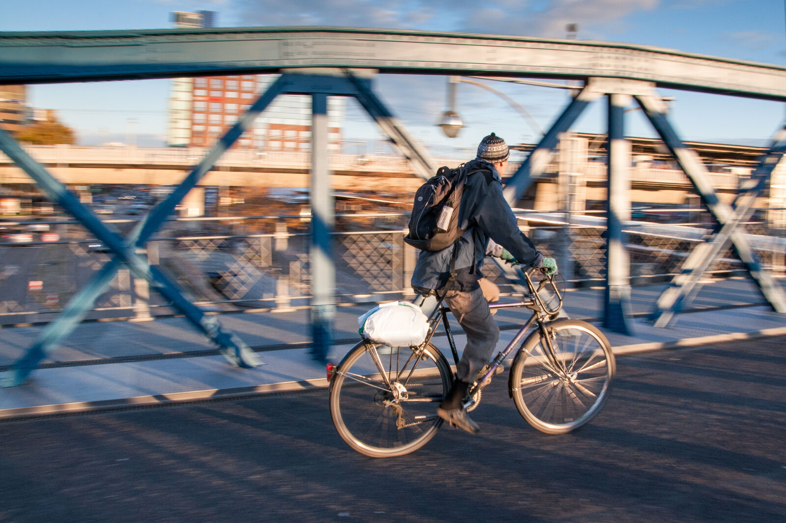 Nikon D90 sample photo. City, bridge, cyclist, transportation photography