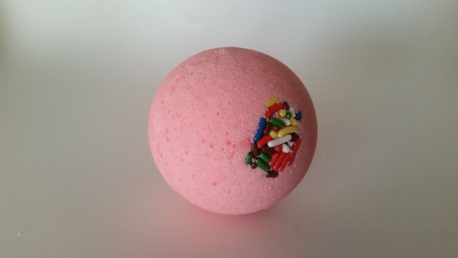 Samsung Galaxy S5 sample photo. Ball, bath, bath, bomb photography
