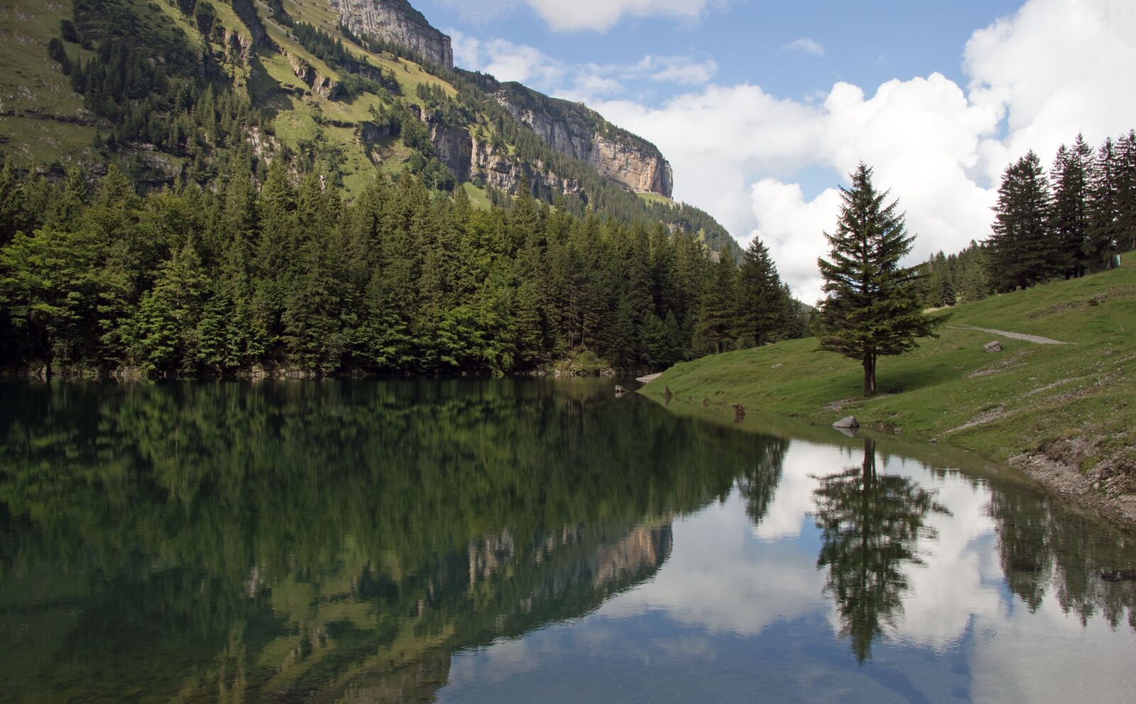 Canon EOS 100D (EOS Rebel SL1 / EOS Kiss X7) sample photo. Lake, mirroring, switzerland photography