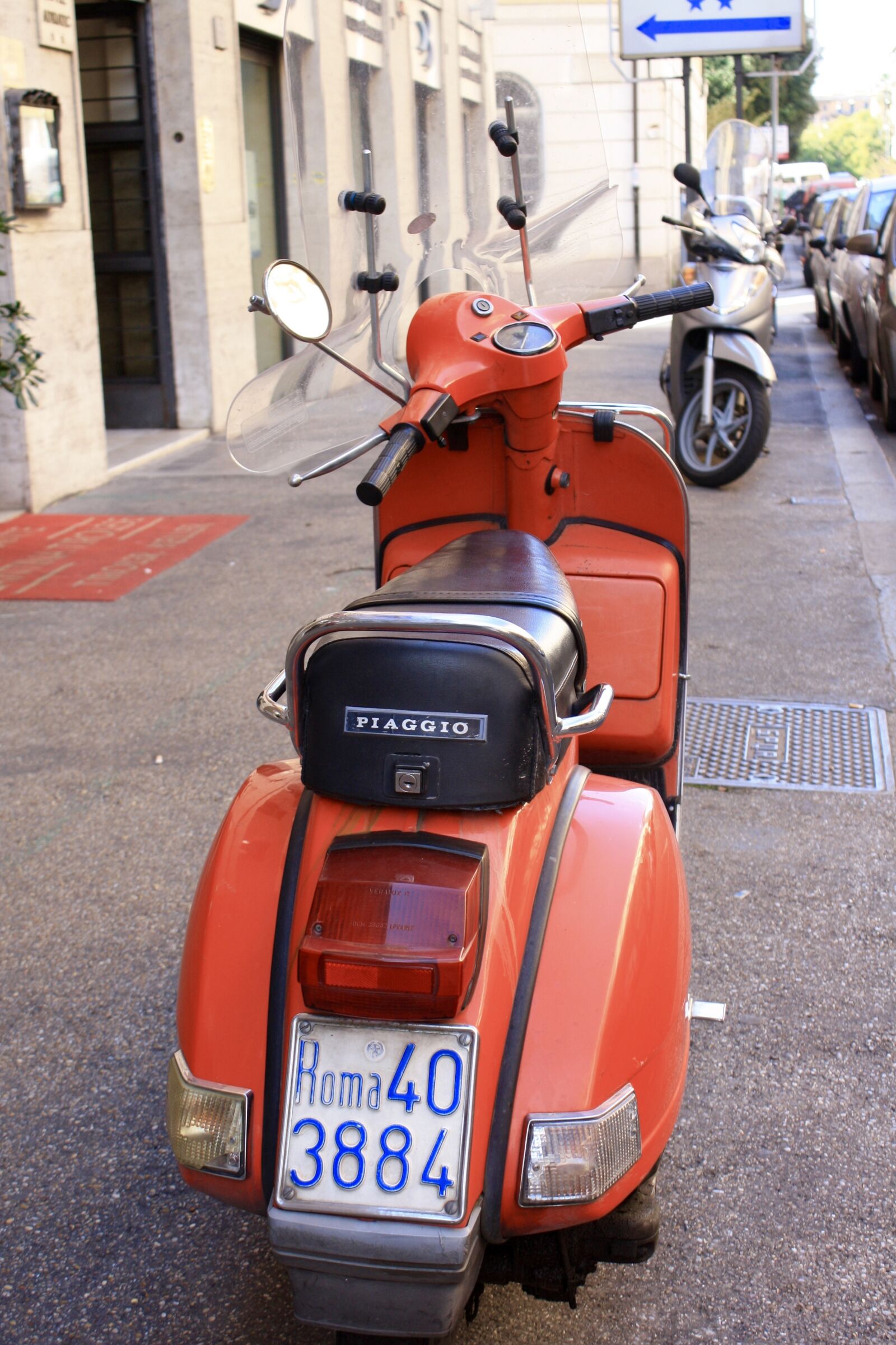 Canon EOS 1000D (EOS Digital Rebel XS / EOS Kiss F) sample photo. Italy, rome, downtown photography