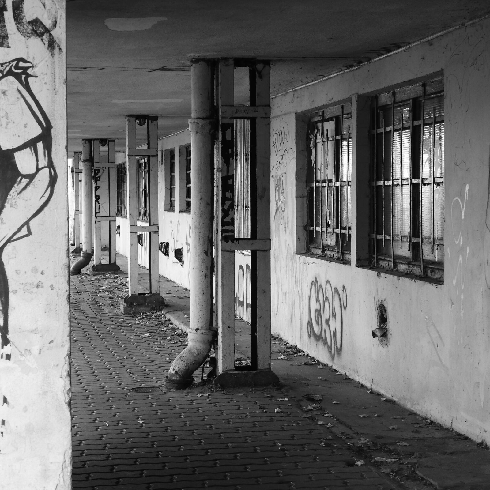 Nikon Coolpix P610 sample photo. Urban, industrial zone, weathered photography