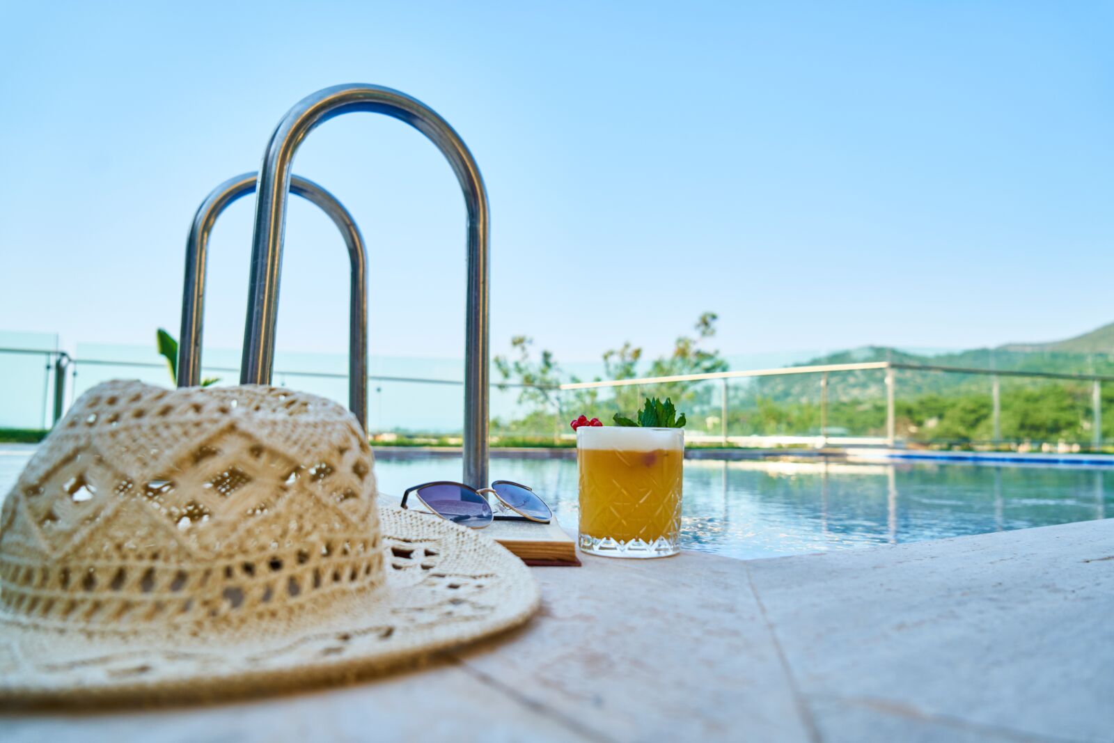 Sony a7R II sample photo. Pool, beverage, hat photography