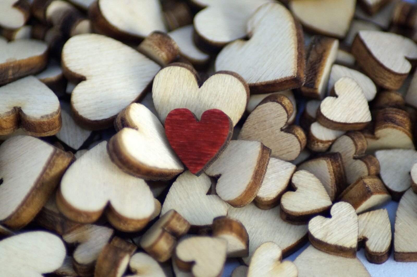 Sony SLT-A58 sample photo. Heart, background, wood photography