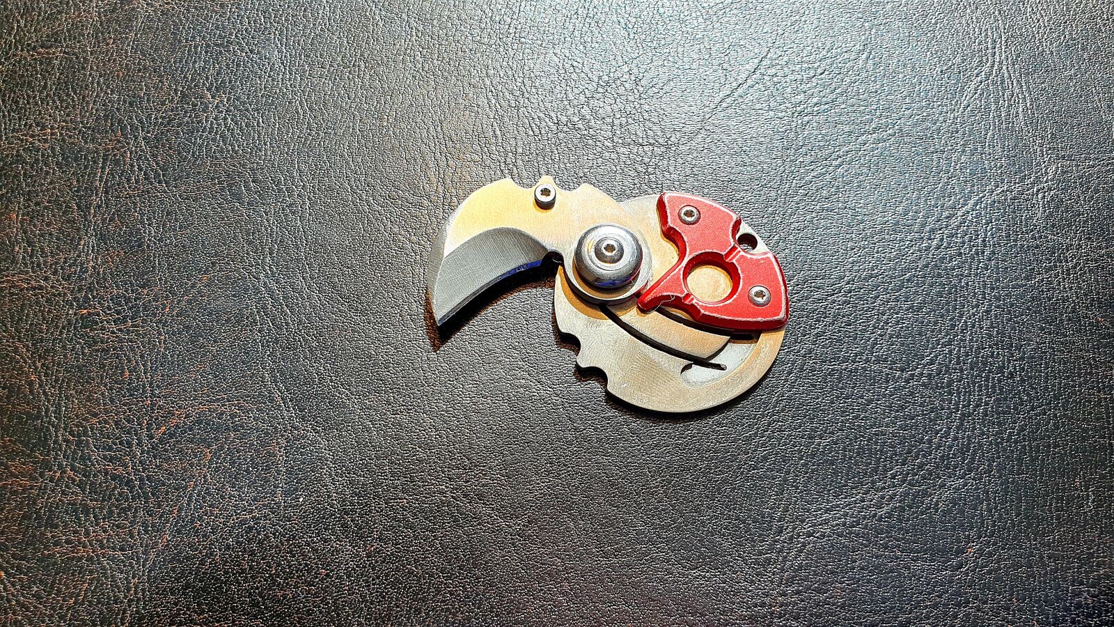 Samsung Galaxy S10e sample photo. Little, pocket knife, interesting photography