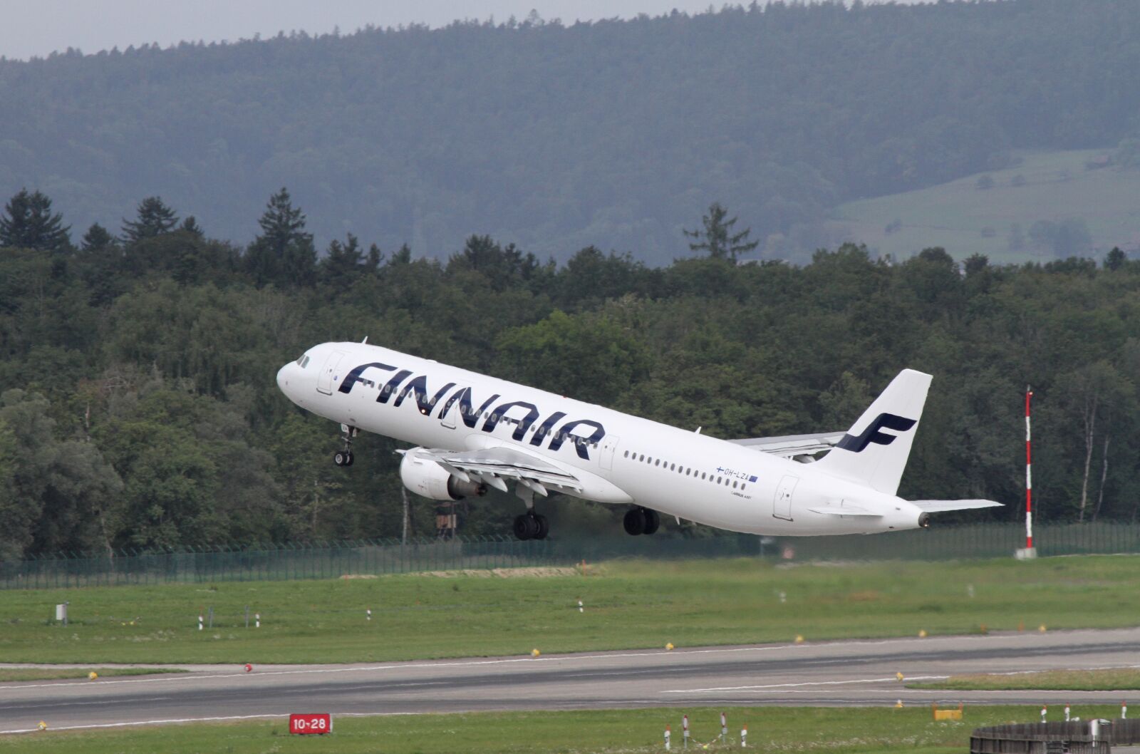 Canon EOS 7D sample photo. Finnair, aircraft, flyer photography