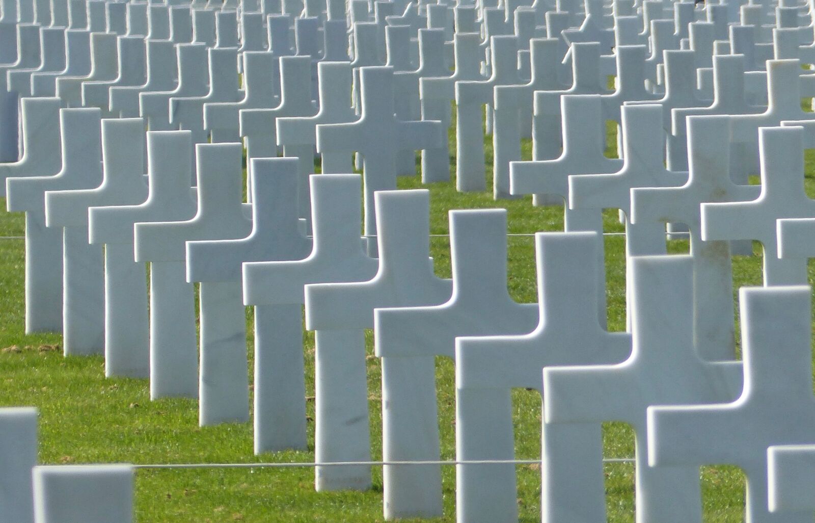 Panasonic Lumix DMC-FZ200 sample photo. Cemetery, cross, war photography