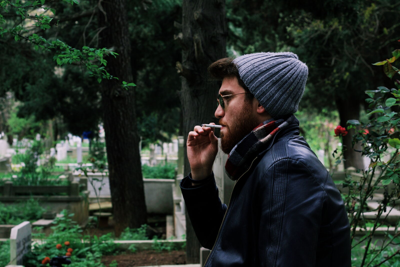 Canon EOS 700D (EOS Rebel T5i / EOS Kiss X7i) + Canon EF 50mm F1.8 II sample photo. Flowers, trees, grey, jacket photography
