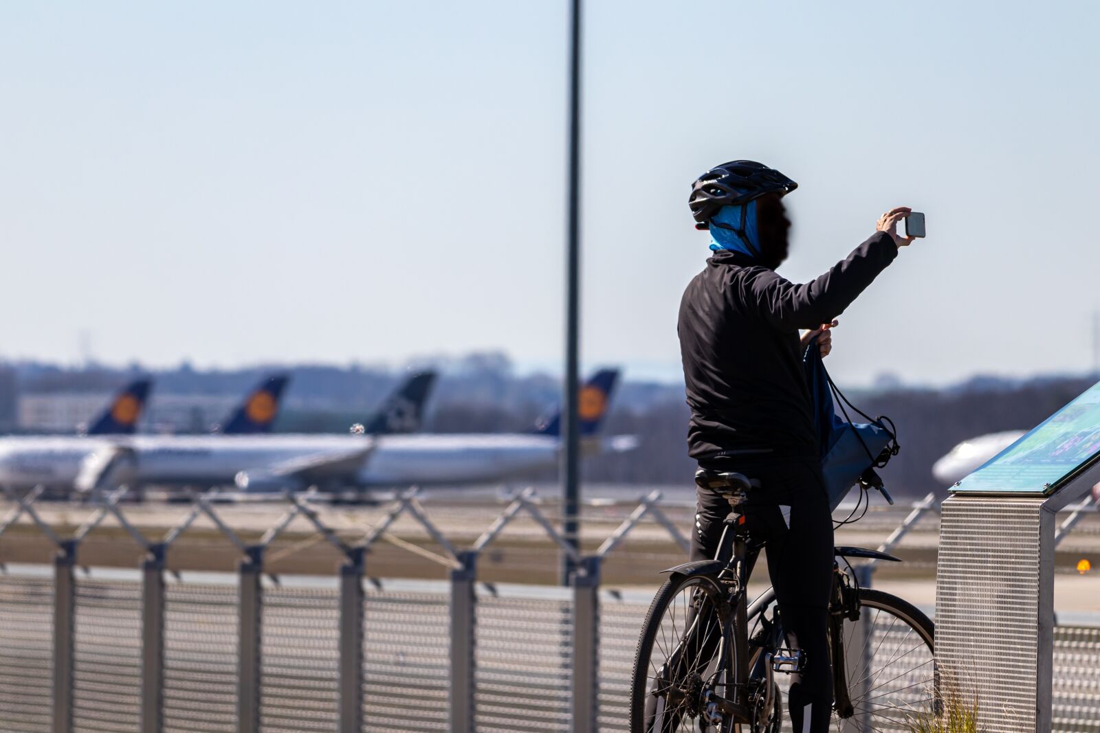 Canon EOS 77D (EOS 9000D / EOS 770D) sample photo. Bicycle, vehicle, cyclist photography