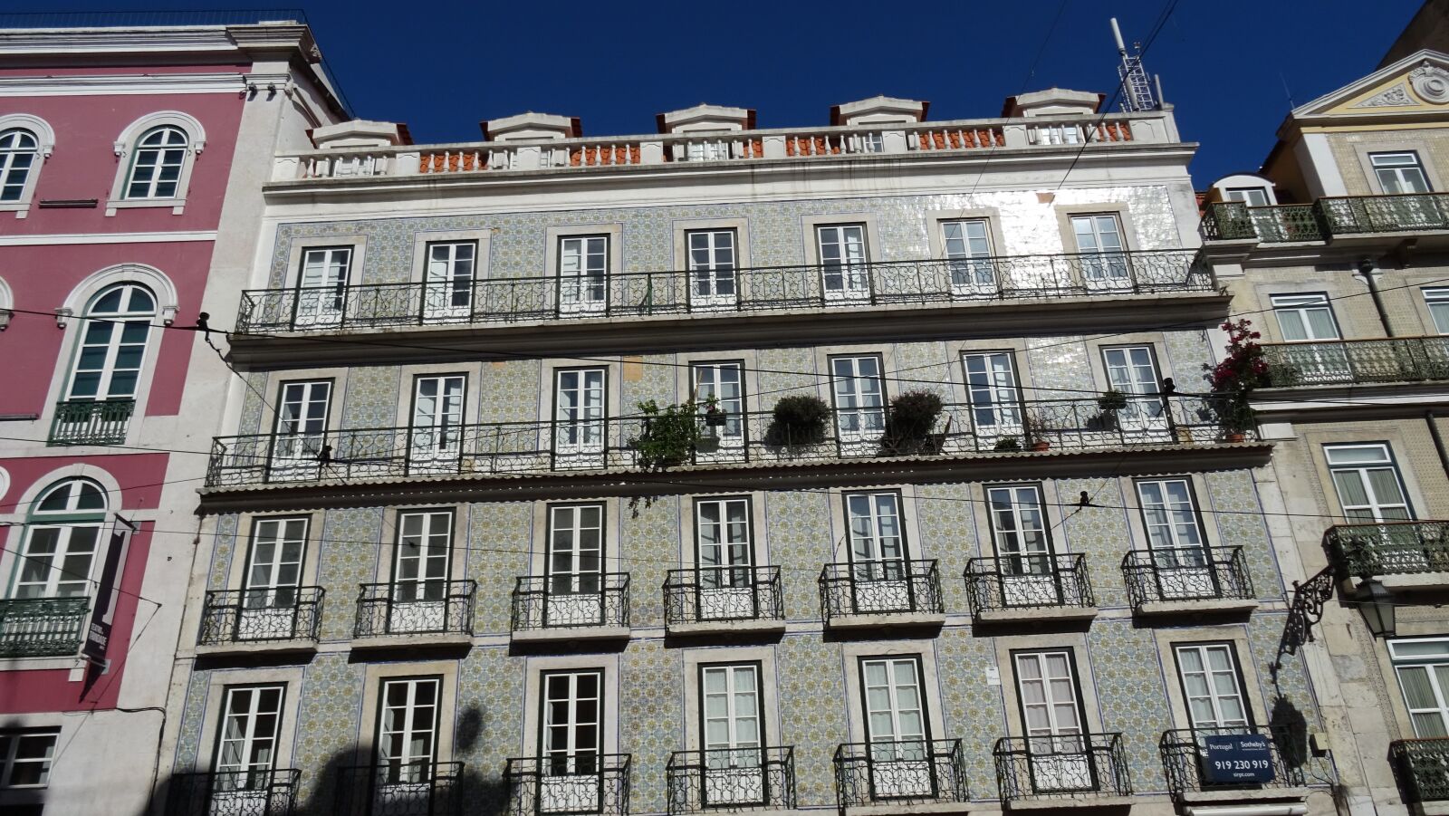 Sony DSC-HX60 sample photo. Houses, townhouses, facade photography