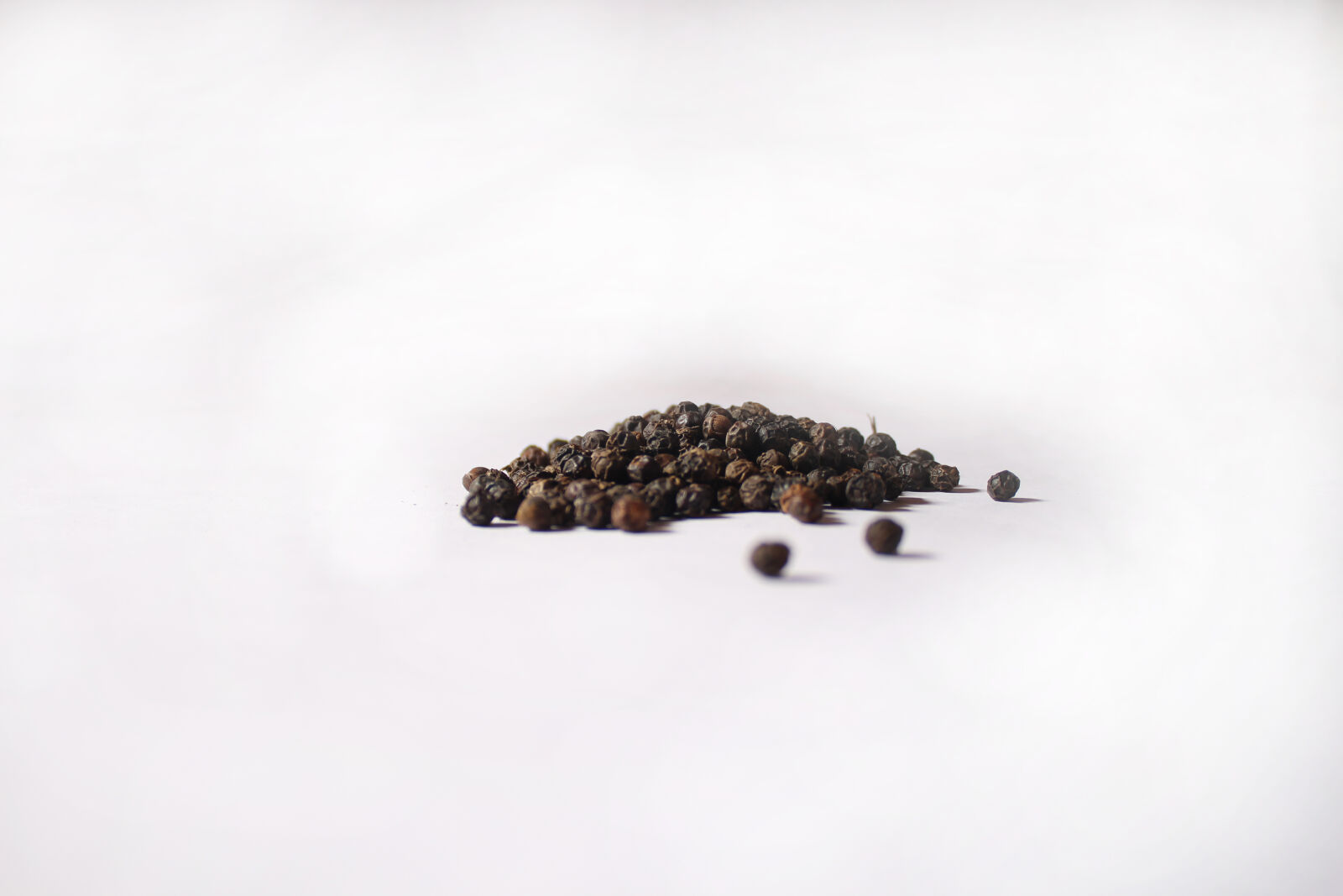 Canon EOS 700D (EOS Rebel T5i / EOS Kiss X7i) sample photo. Black, pepper photography