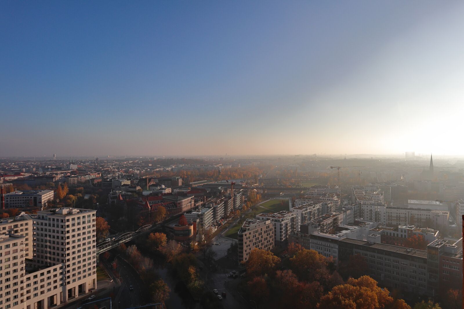 Canon EOS M50 (EOS Kiss M) sample photo. Berlin, city, haze photography