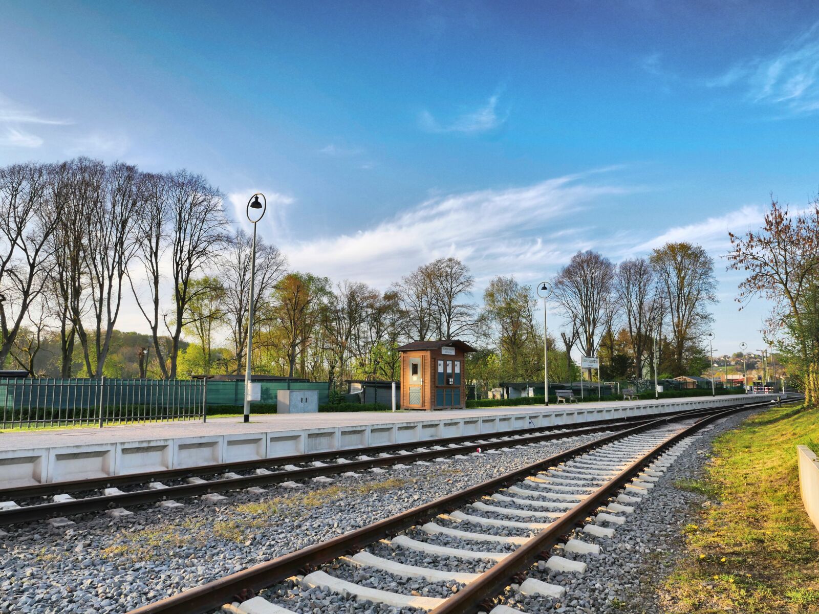 Panasonic Lumix DMC-GH4 sample photo. Railway station, platform, sky photography