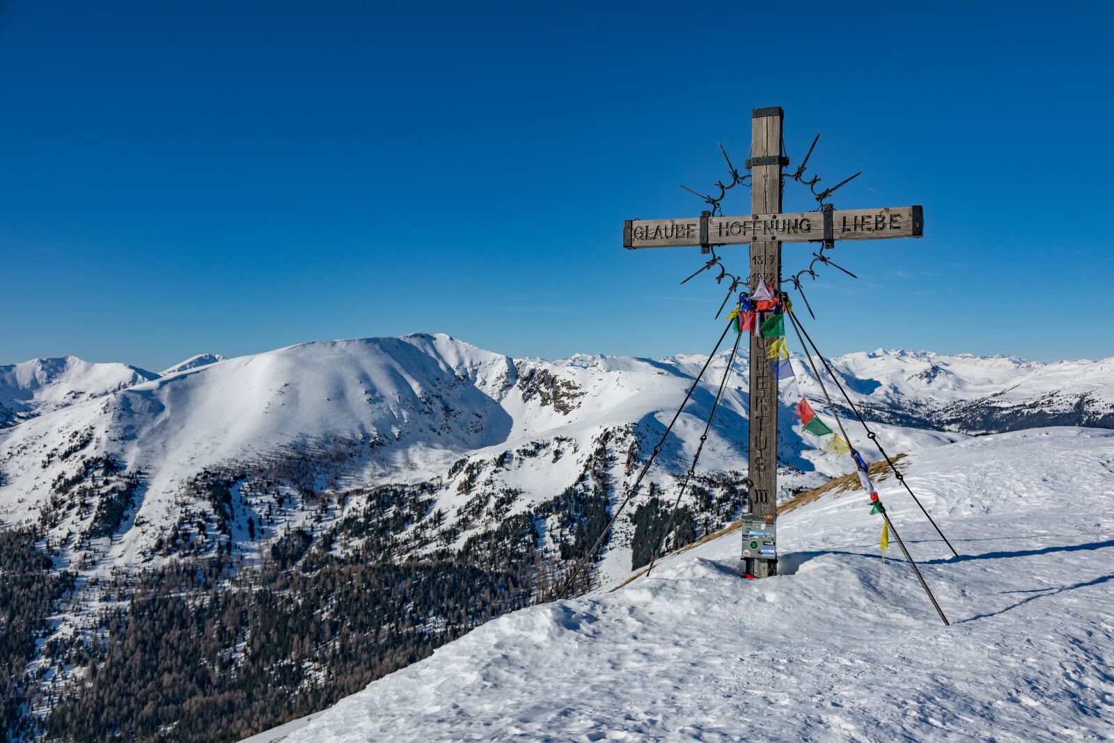 Canon EOS 5D Mark IV sample photo. Mountain, snow, summit photography