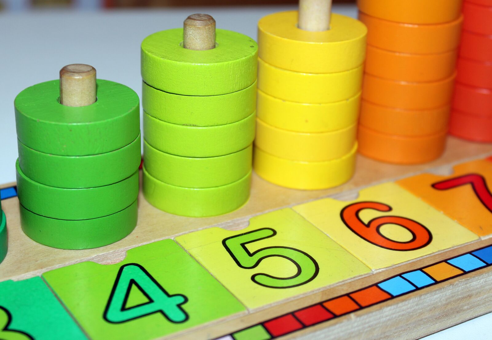 Canon EOS 1200D (EOS Rebel T5 / EOS Kiss X70 / EOS Hi) sample photo. Counting, education, toy wooden photography