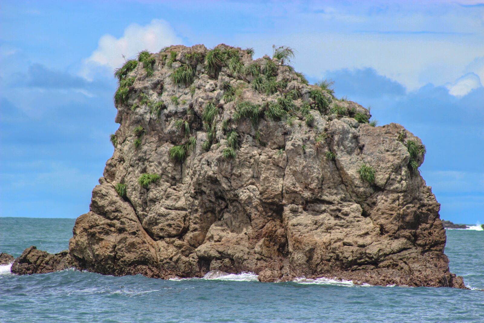 Canon EOS 600D (Rebel EOS T3i / EOS Kiss X5) sample photo. Ocean, sea, rock photography