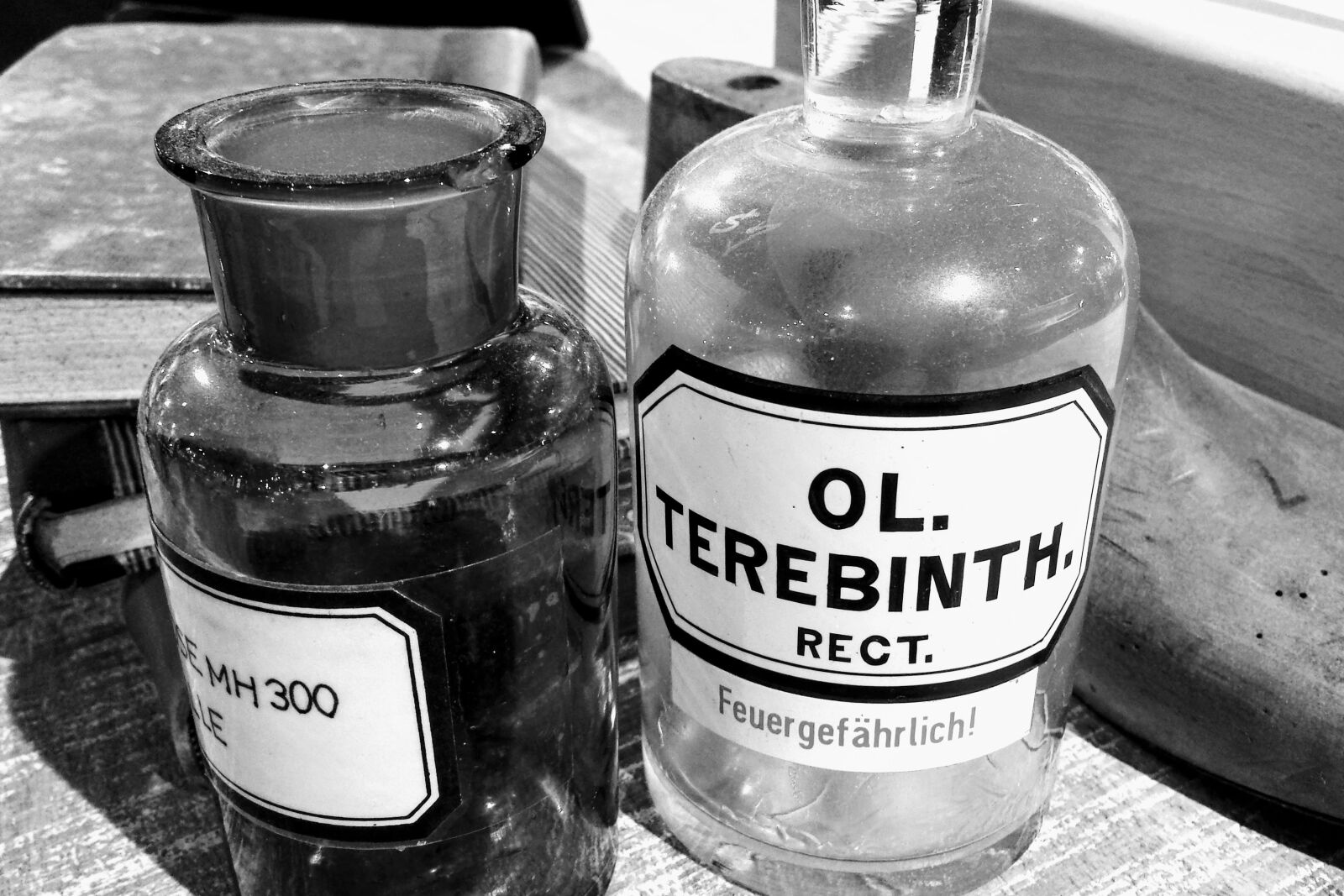 Samsung Galaxy S4 sample photo. Bottles, chemistry, old photography
